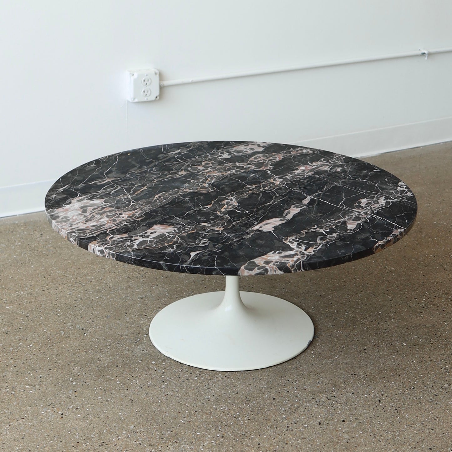 Eero Saarinen Coffee Table