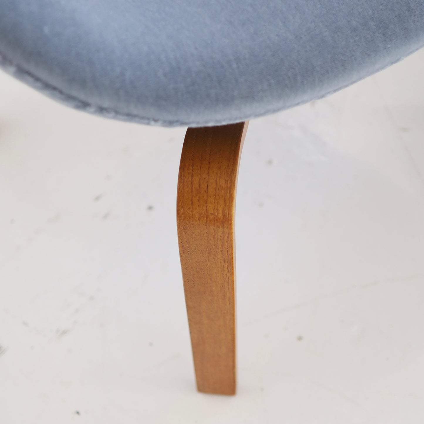 Rare No. 4325 “Swan” Chair by Arne Jacobsen