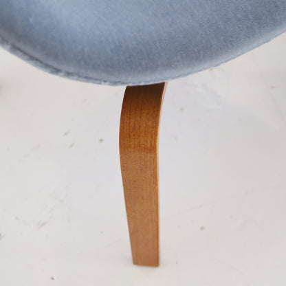 Rare No. 4325 “Swan” Chair by Arne Jacobsen