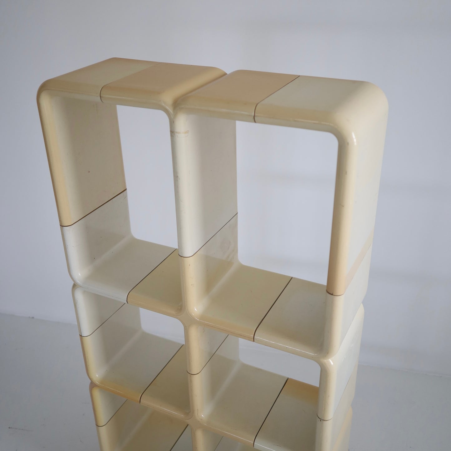 Umbo Tall Shelf