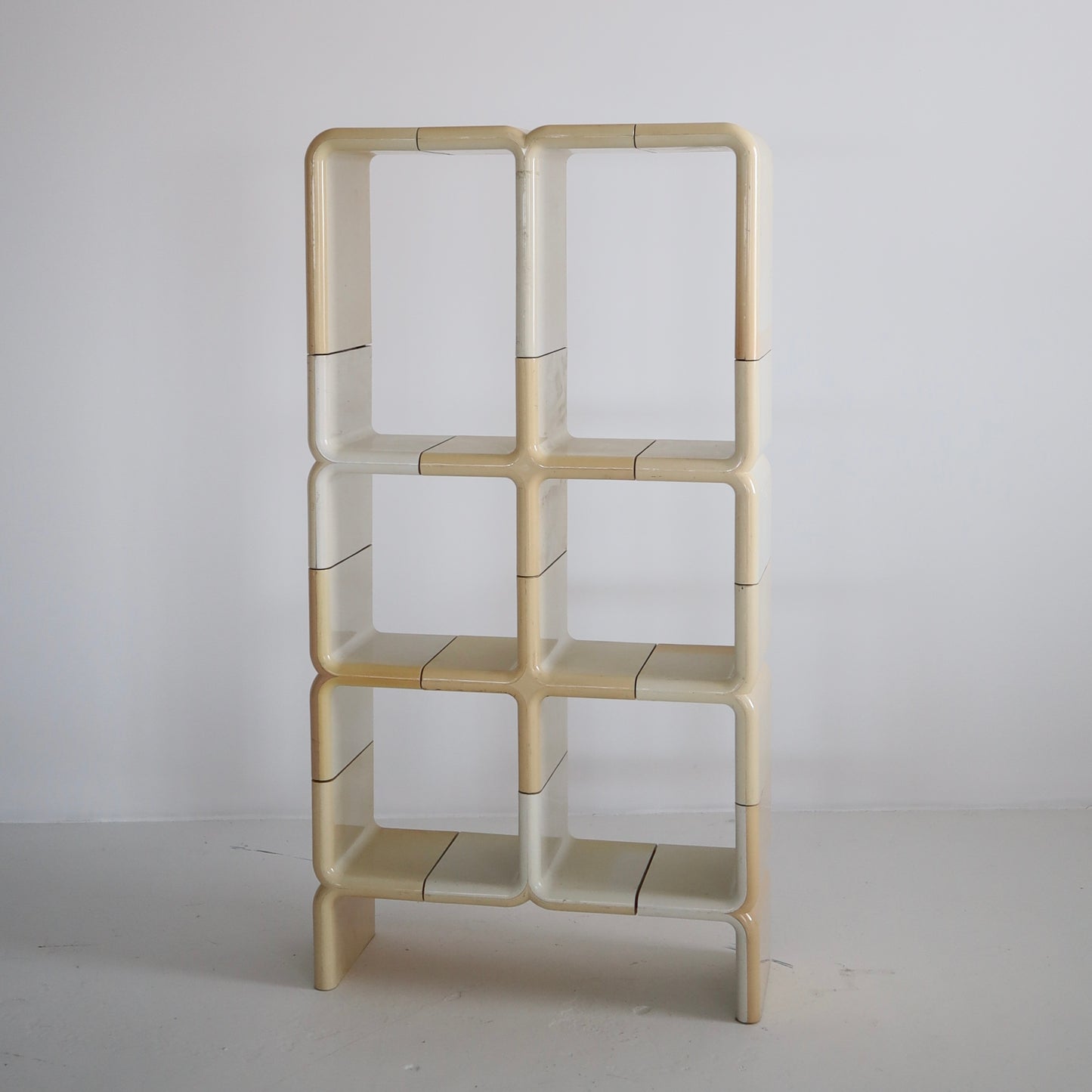 Umbo Tall Shelf