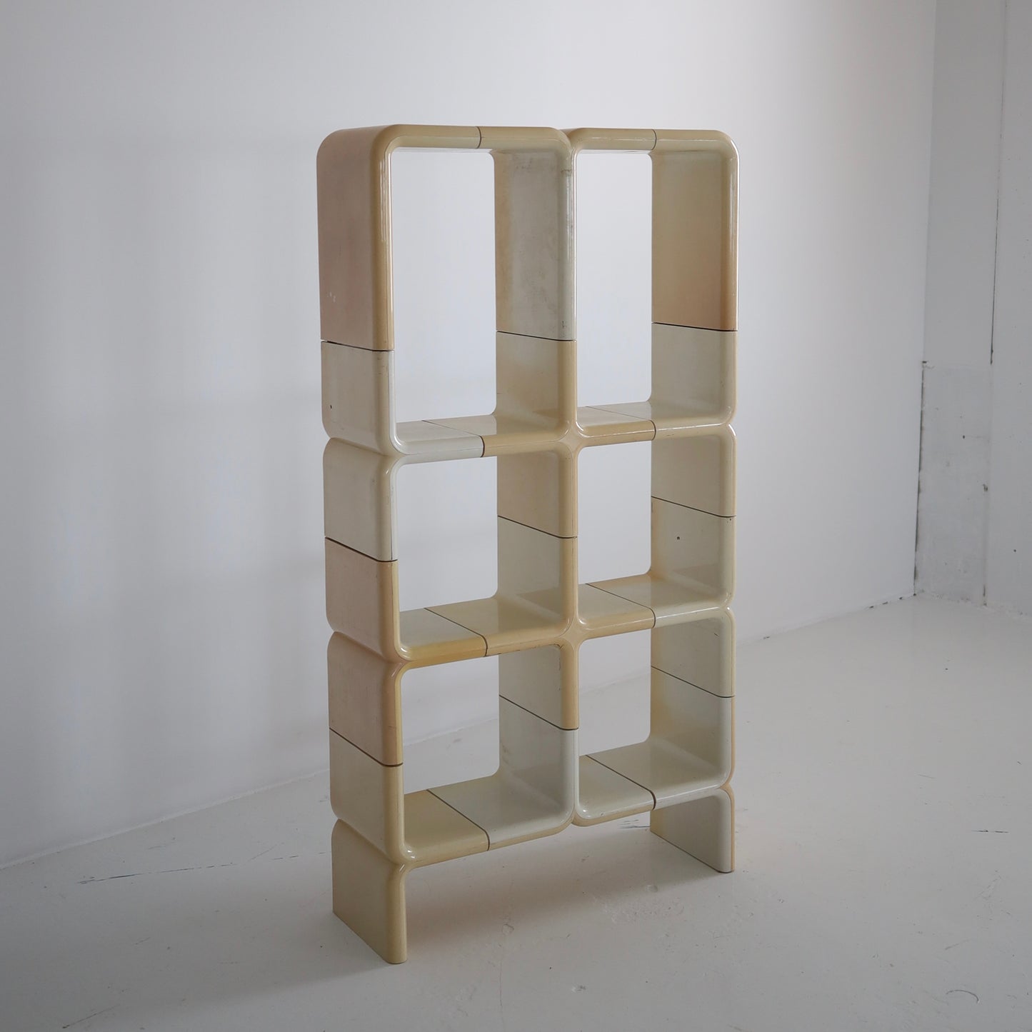 Umbo Tall Shelf