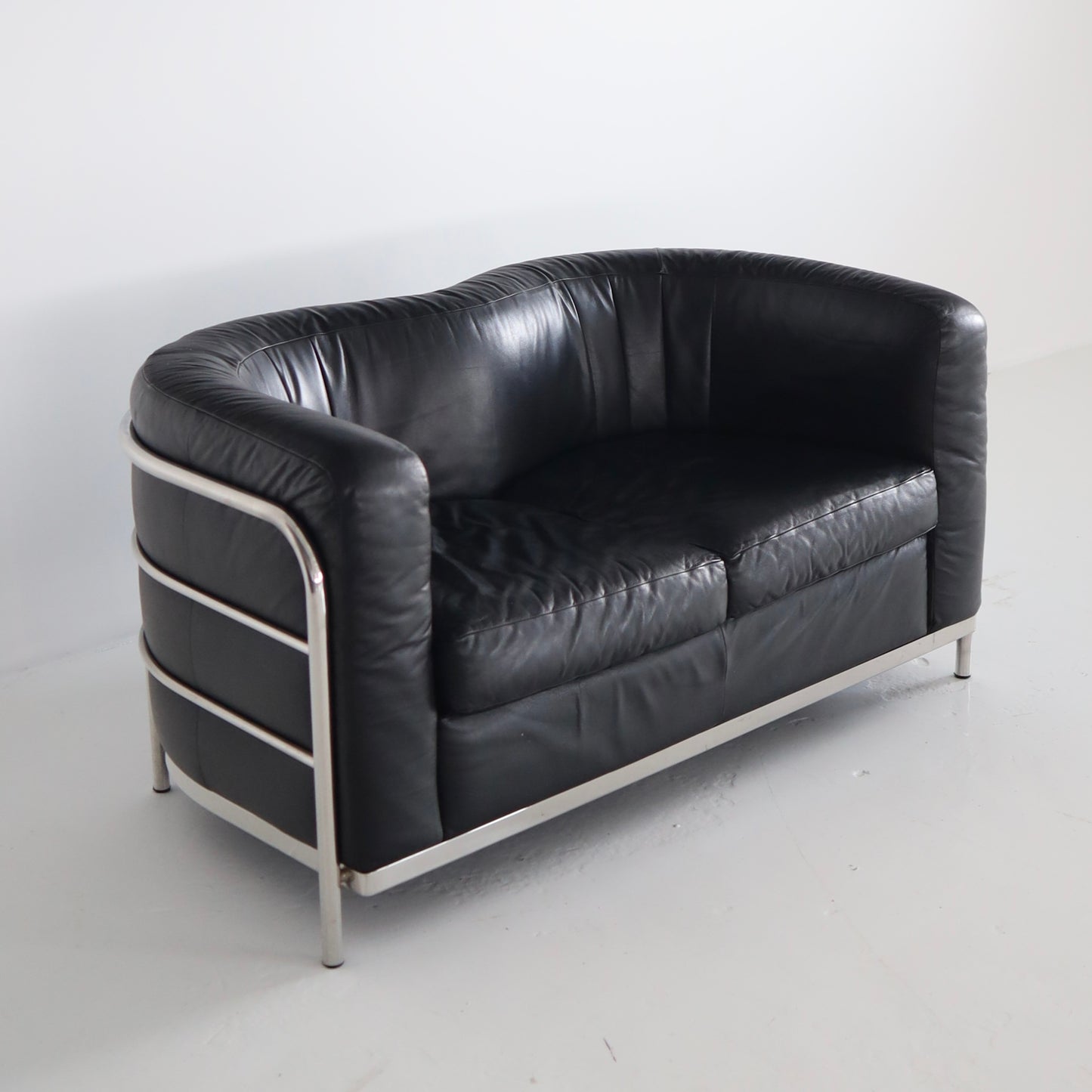 Onda Loveseat by De Pas, D’Urbino, and Lomazzi