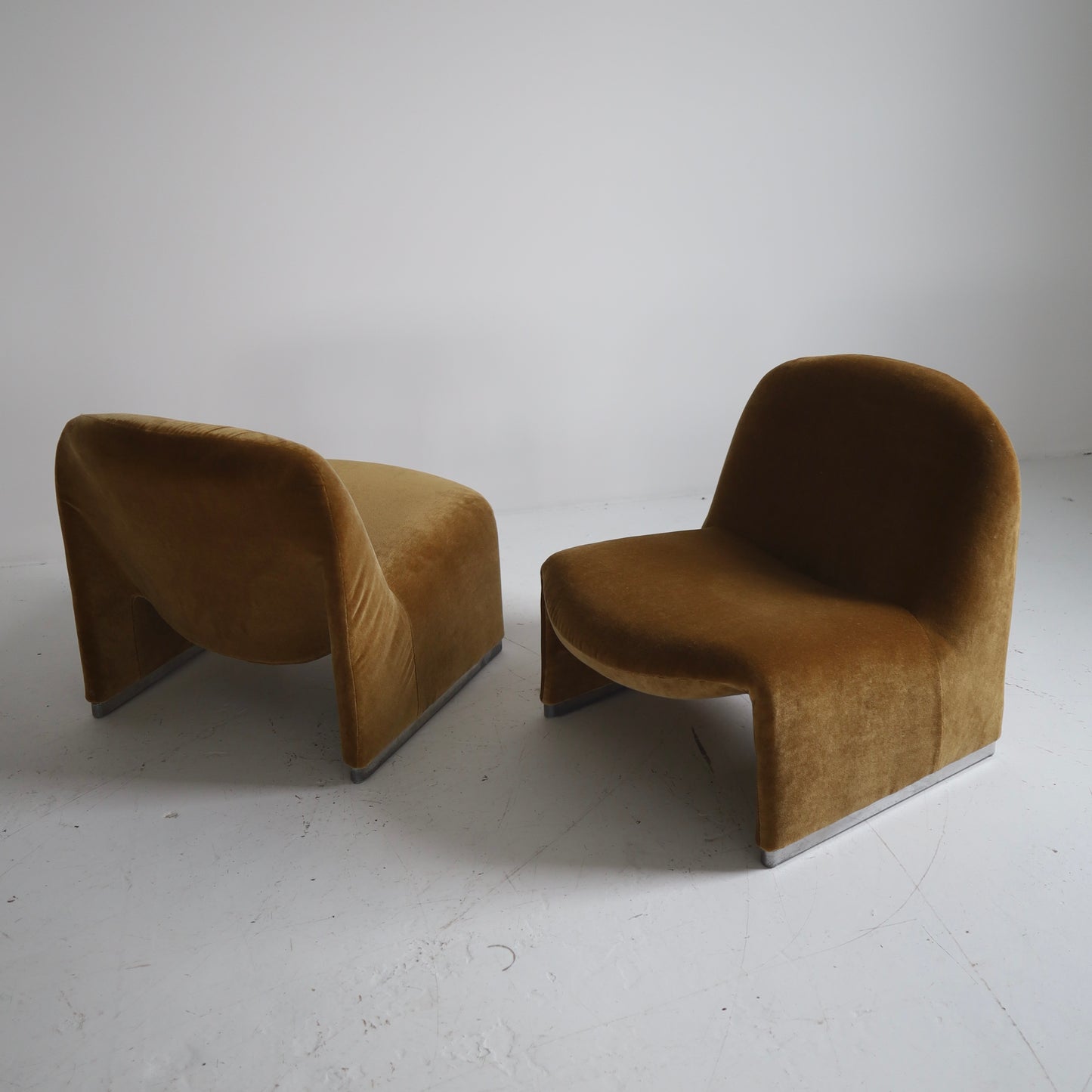 Giancarlo Piretti “Alky” Chairs, a pair