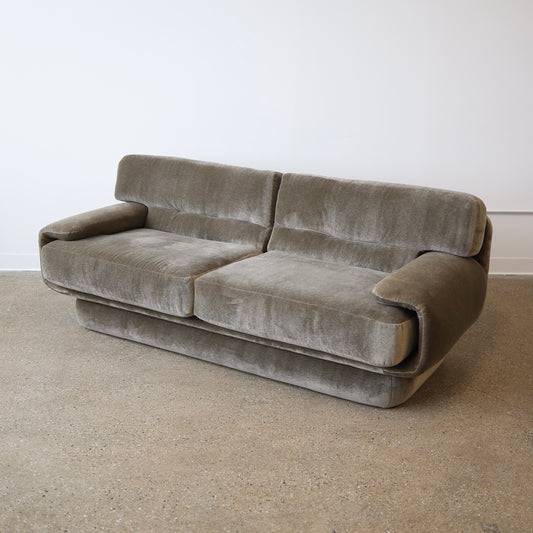 Vladimir Kagan Sofa for Preview