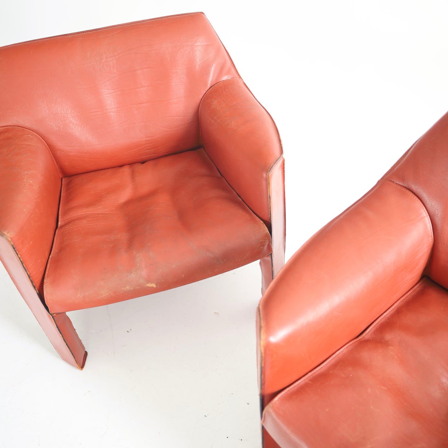 Mario Bellini 415 Cab Lounge Chairs, a pair