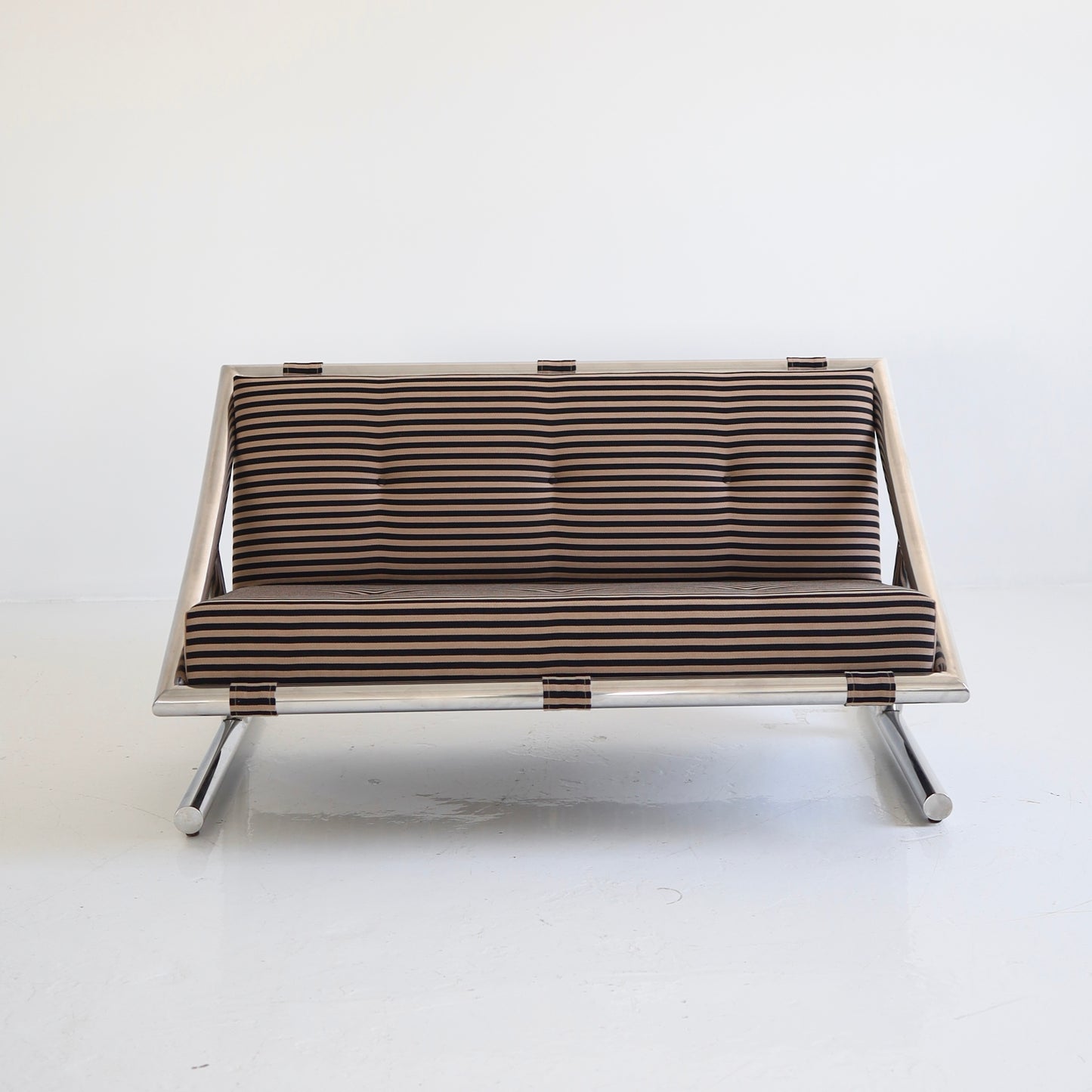 Plato Ginello Loveseat